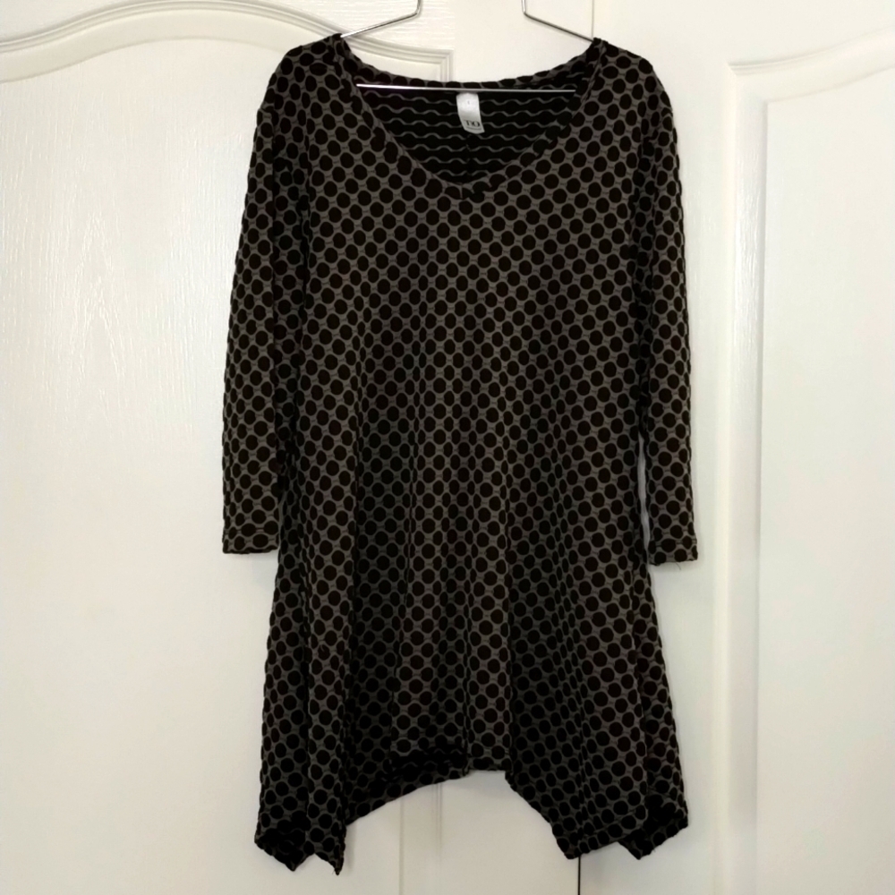 Thomas and Olivia T|O blouse top tan and black textured w/stretch size small
